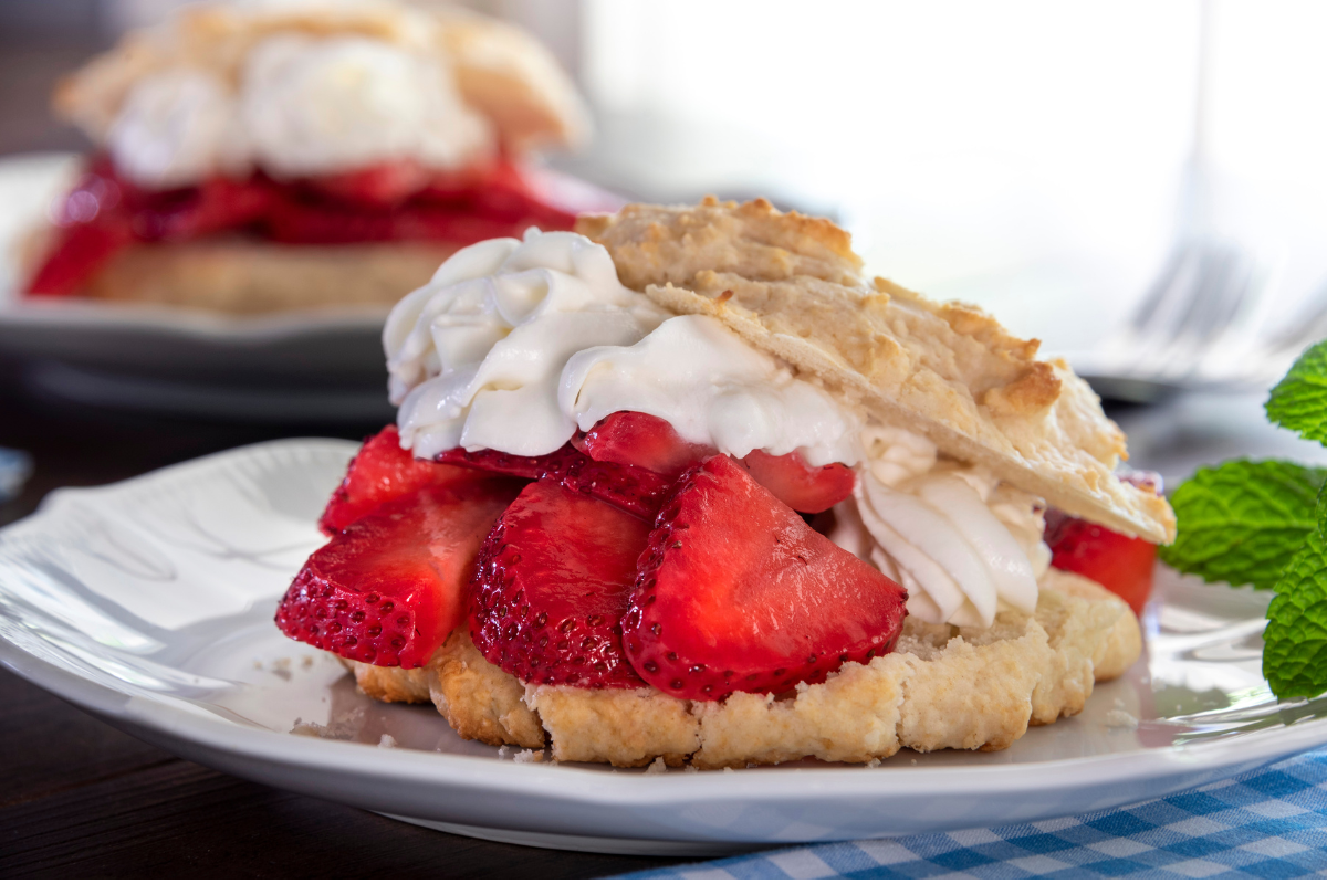 Plant-Based Dessert: Cornbread Strawberry Shortcake – MamaSezz